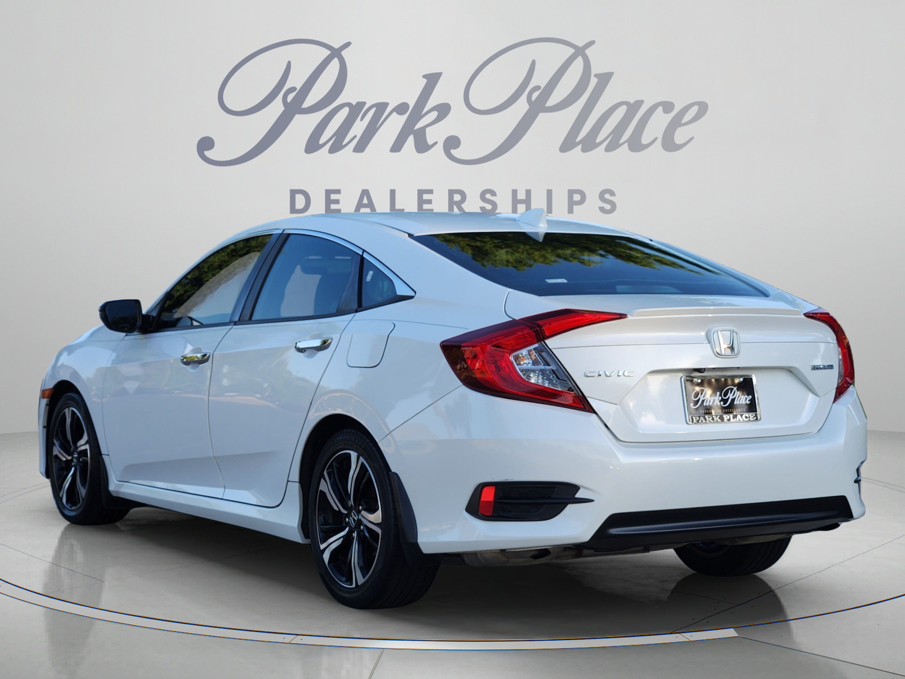 Used 2016 Honda Civic Touring image 3