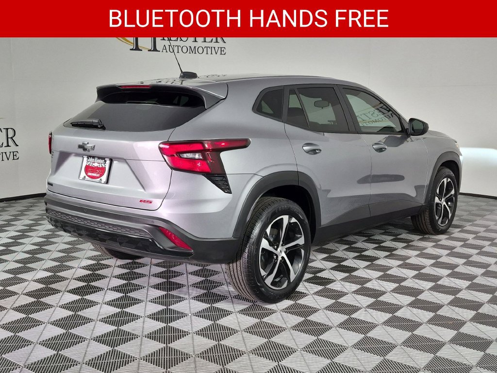 Used 2026 Chevrolet Trax RS w/ Sunroof Package FWD image 4