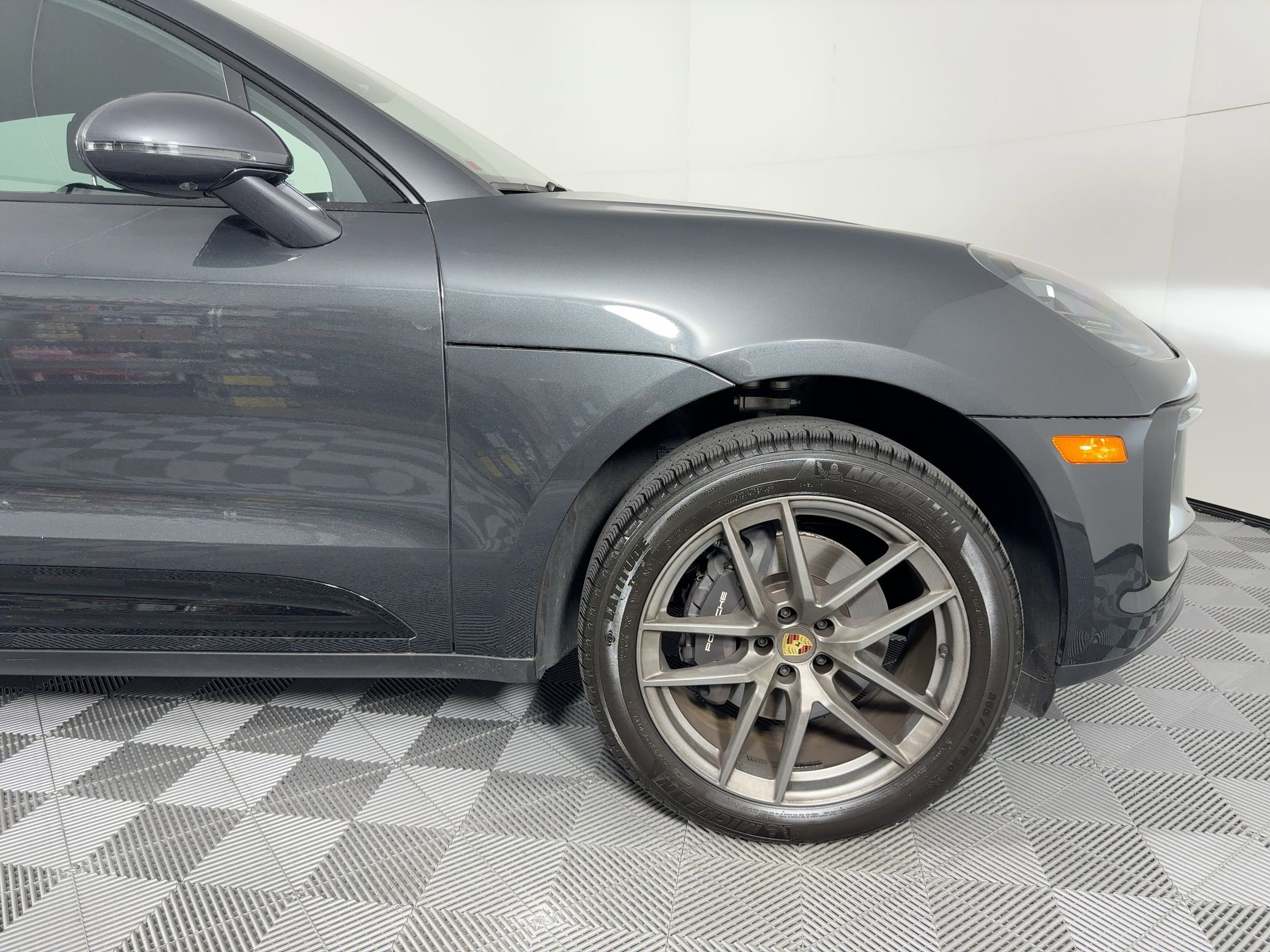 Certified 2025 Porsche Macan image 12