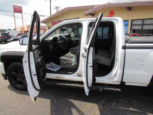 Used 2018 Chevrolet Silverado 1500 Custom w/ Custom Value Package AWD/4WD image 9
