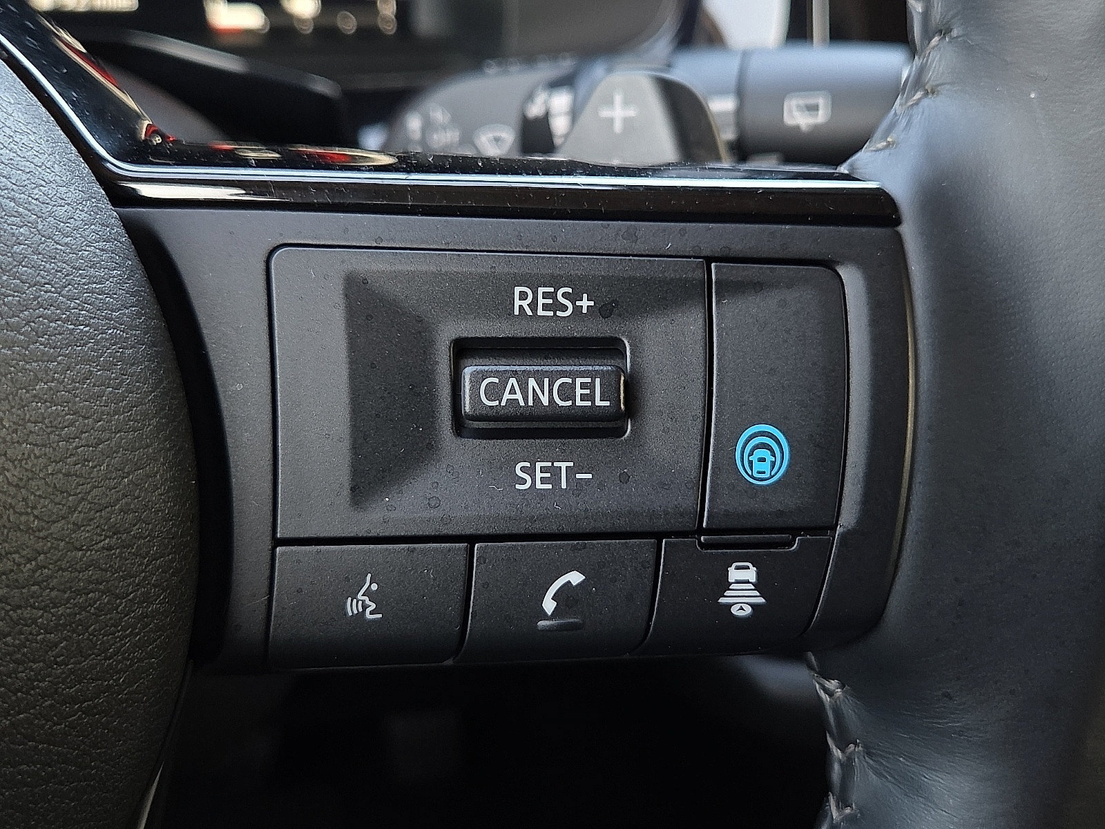 Used 2024 Nissan Pathfinder Platinum w/ Black Appearance Package AWD/4WD image 22