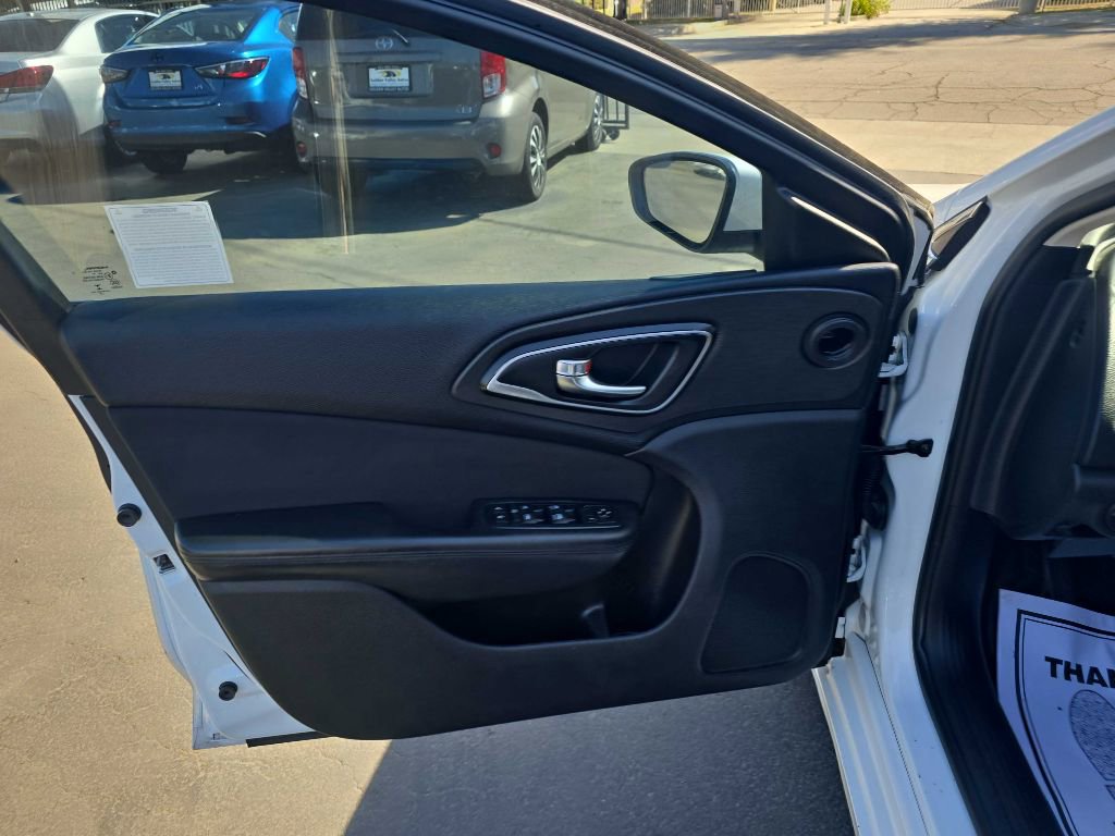 Used 2016 Chrysler 200 Limited w/ Convenience Group image 12