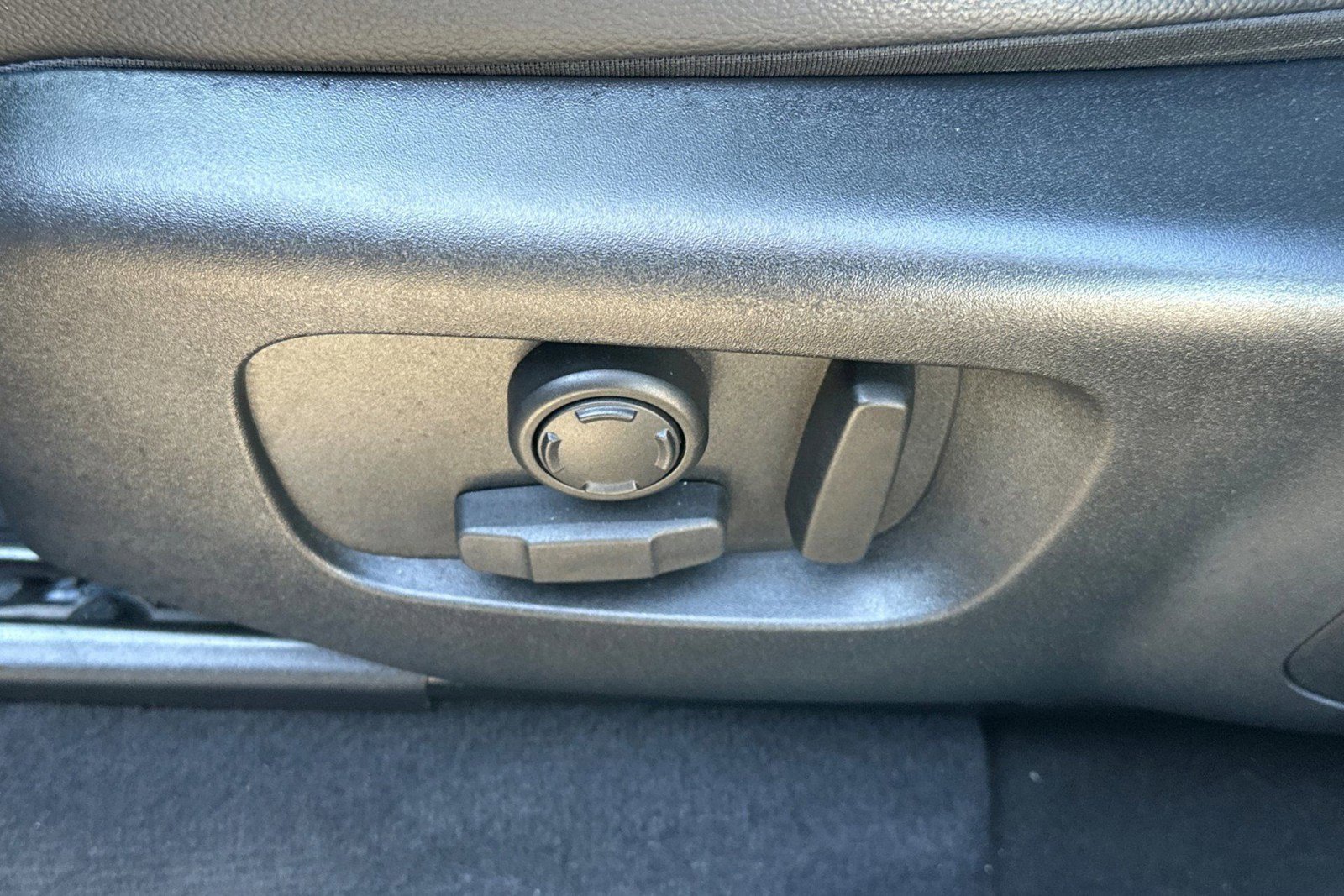 Certified 2022 Land Rover Range Rover Velar R-Dynamic S AWD/4WD image 14