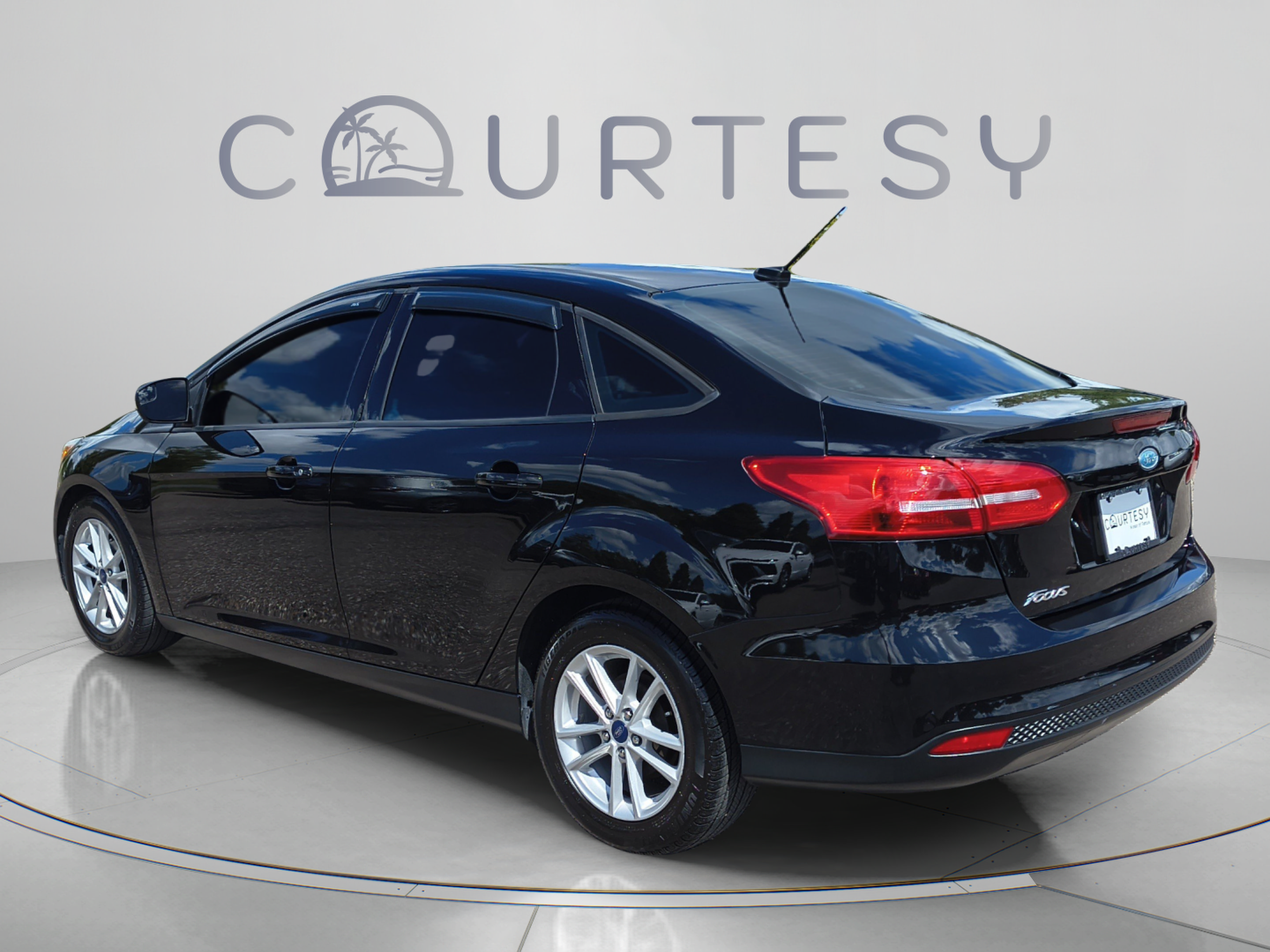 Used 2017 Ford Focus SE w/ Cold Weather Package FWD image 5