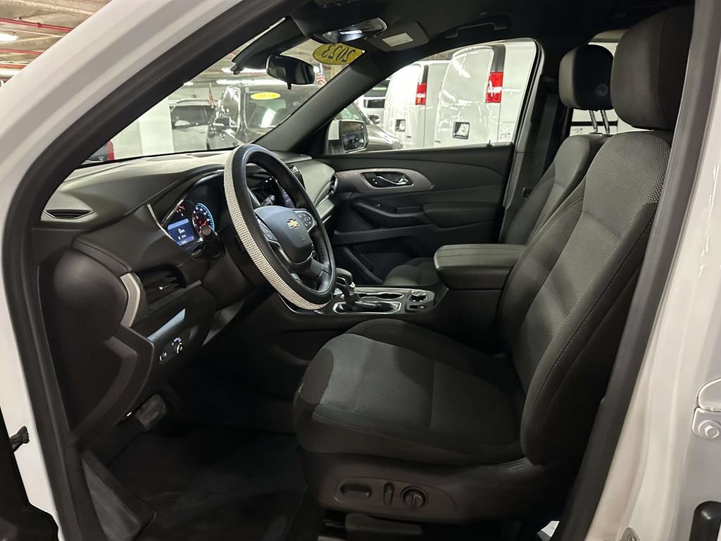 Used 2023 Chevrolet Traverse LT AWD/4WD image 14