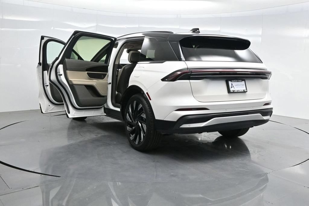 Used 2025 Lincoln Nautilus Reserve w/ Jet Appearance Package AWD/4WD image 46