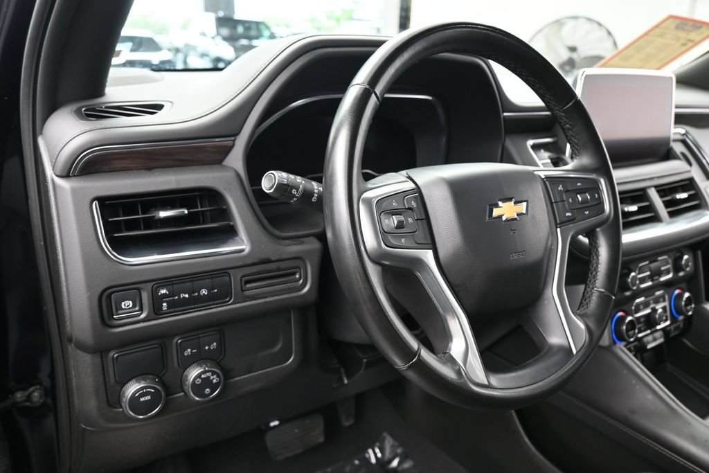 Used 2024 Chevrolet Suburban LT RWD image 15
