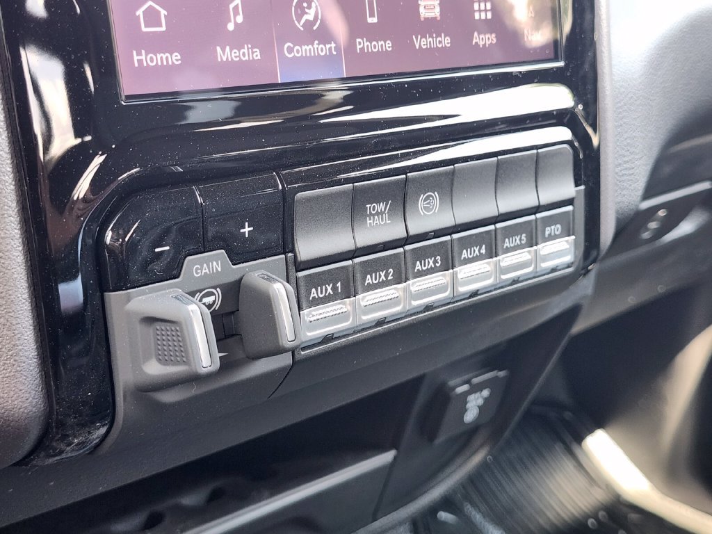 New 2026 RAM 3500 Big Horn AWD/4WD image 24