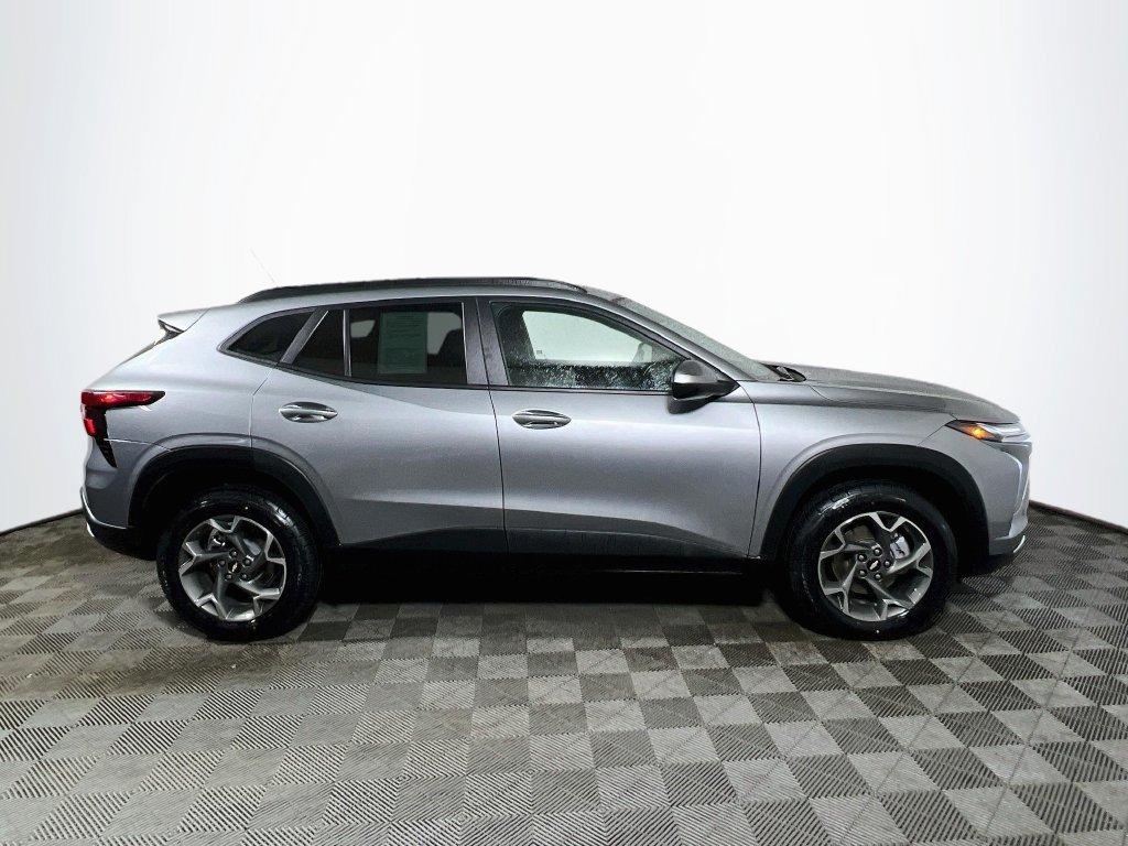 Used 2024 Chevrolet Trax LT FWD image 8