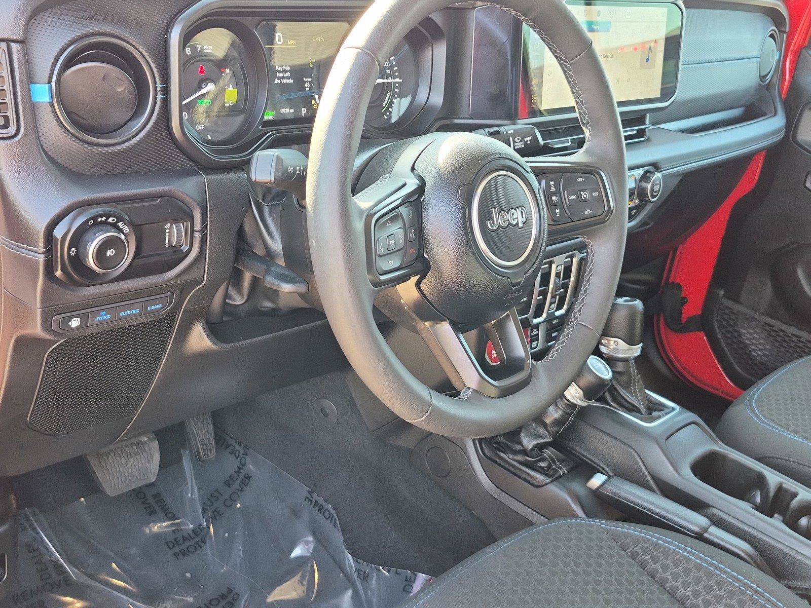 Certified 2025 Jeep Wrangler Unlimited Rubicon 4xe w/ Convenience Group AWD/4WD image 23