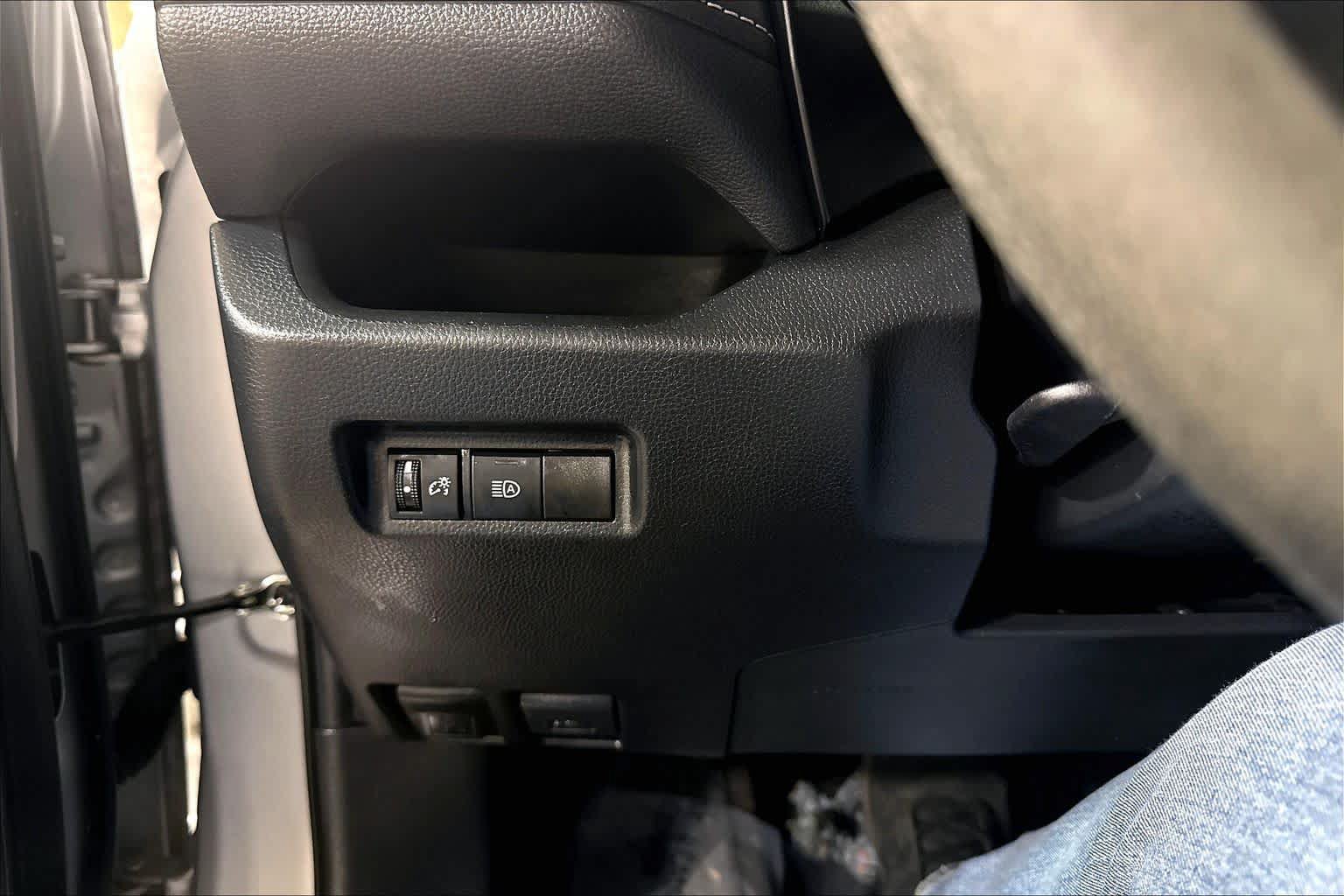 Certified 2021 Toyota RAV4 LE FWD image 34