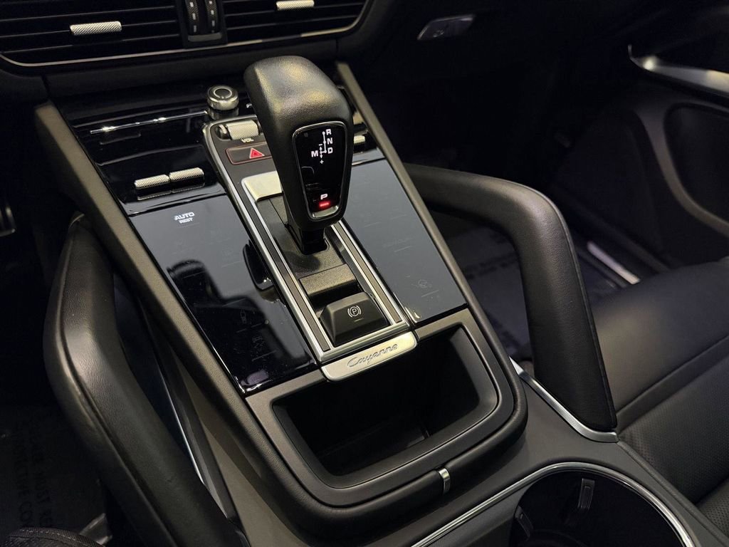 Certified 2023 Porsche Cayenne Turbo AWD/4WD image 19
