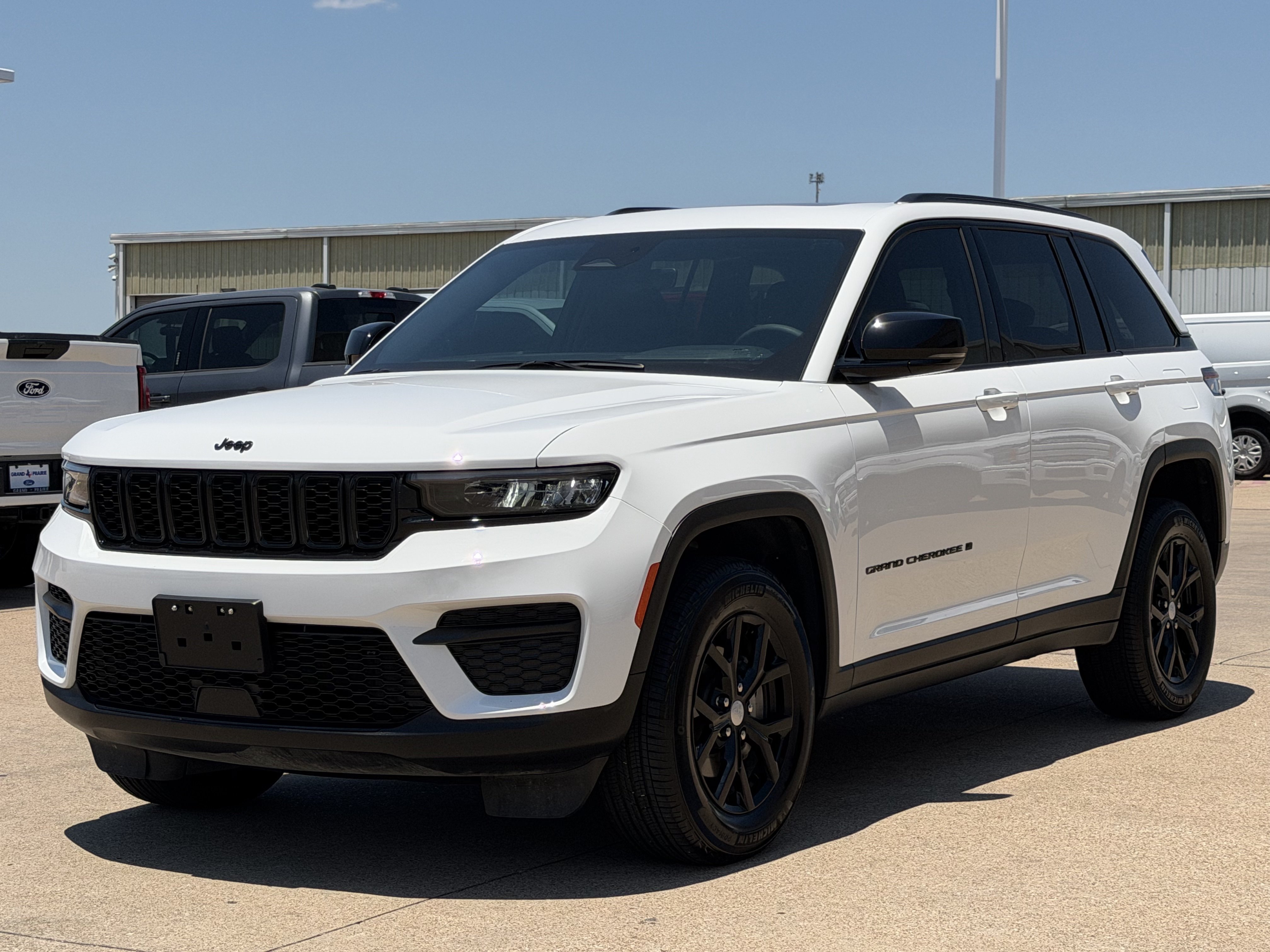 Used 2025 Jeep Grand Cherokee Altitude