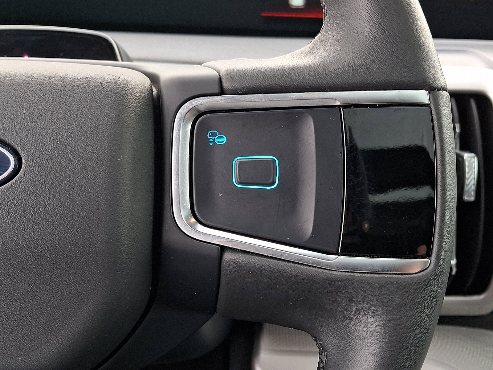 Used 2025 Ford Expedition Active image 24