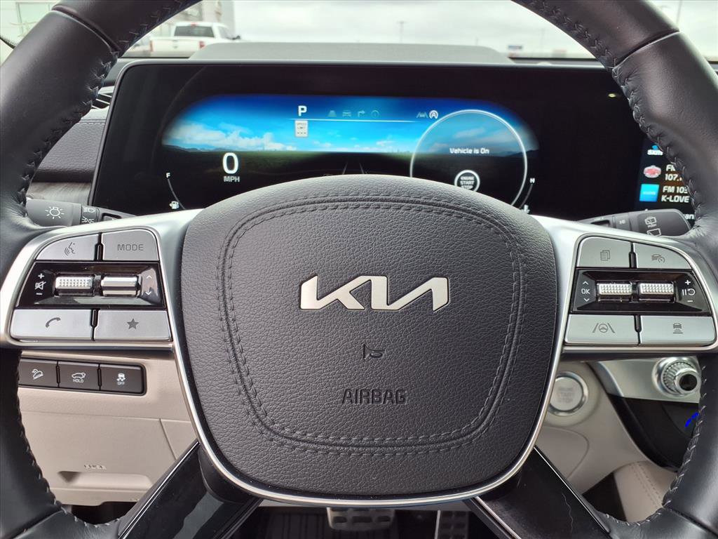 Used 2024 Kia Telluride SX w/ Towing Package image 14