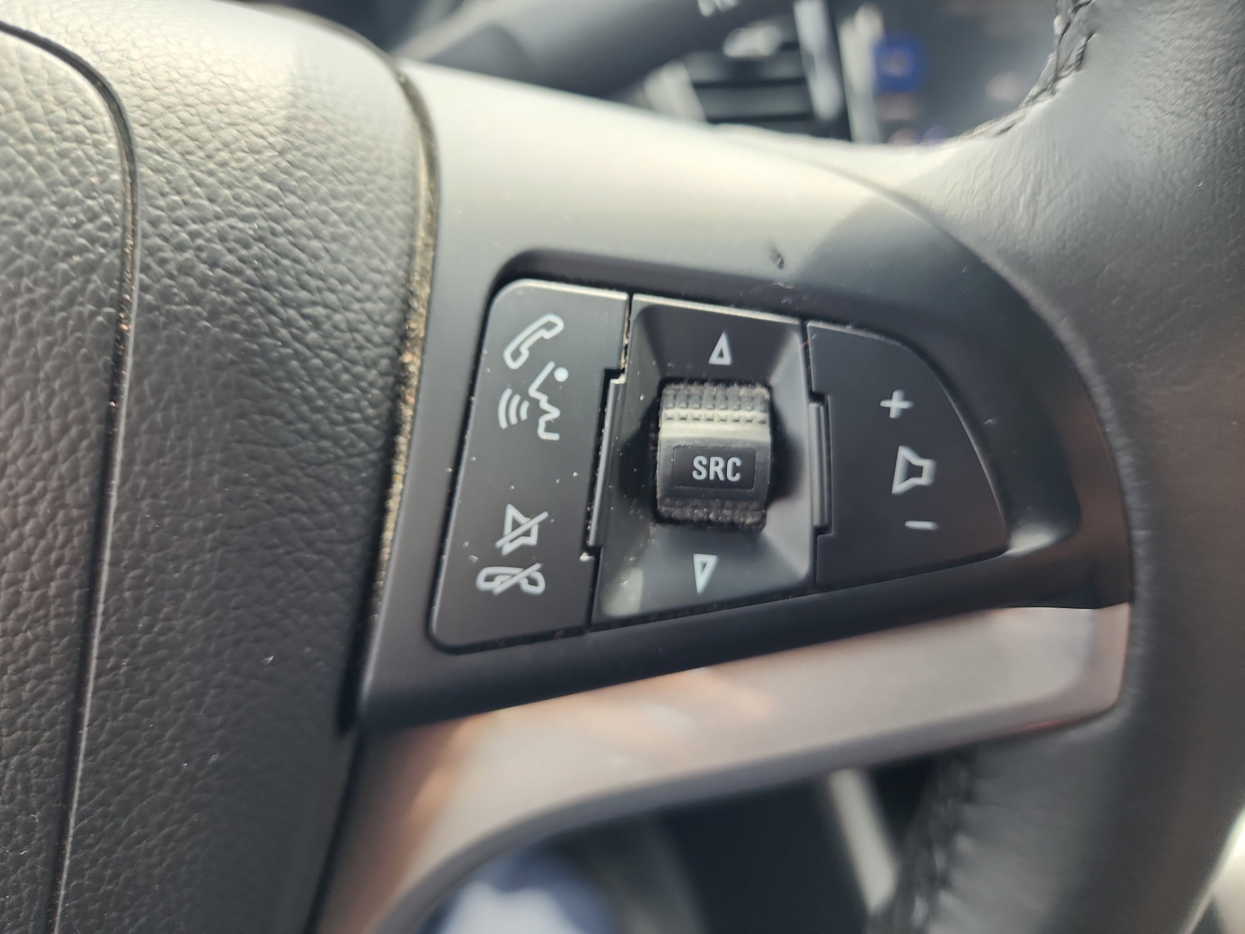 Used 2021 Chevrolet Trax LT w/ LT Convenience Package image 18