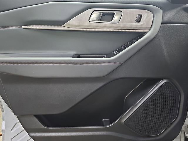 Used 2025 Ford Explorer Active image 21