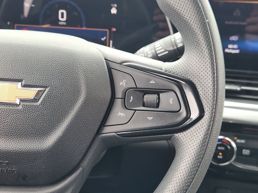 Used 2025 Chevrolet Trax LT FWD image 26