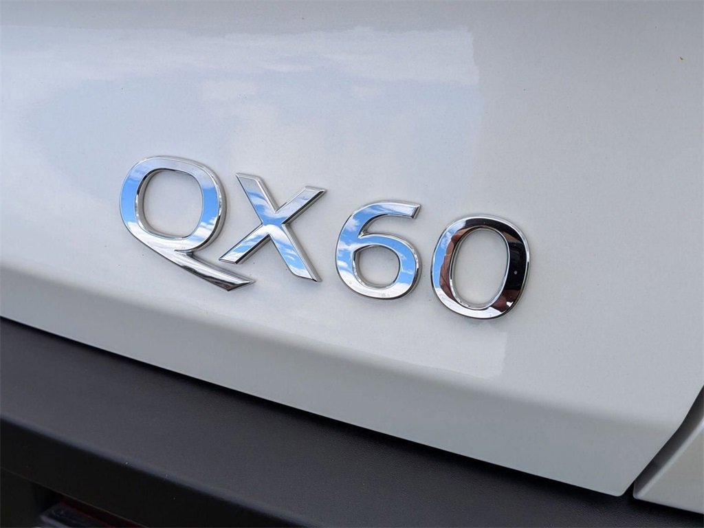 Certified 2025 INFINITI QX60 Luxe image 10