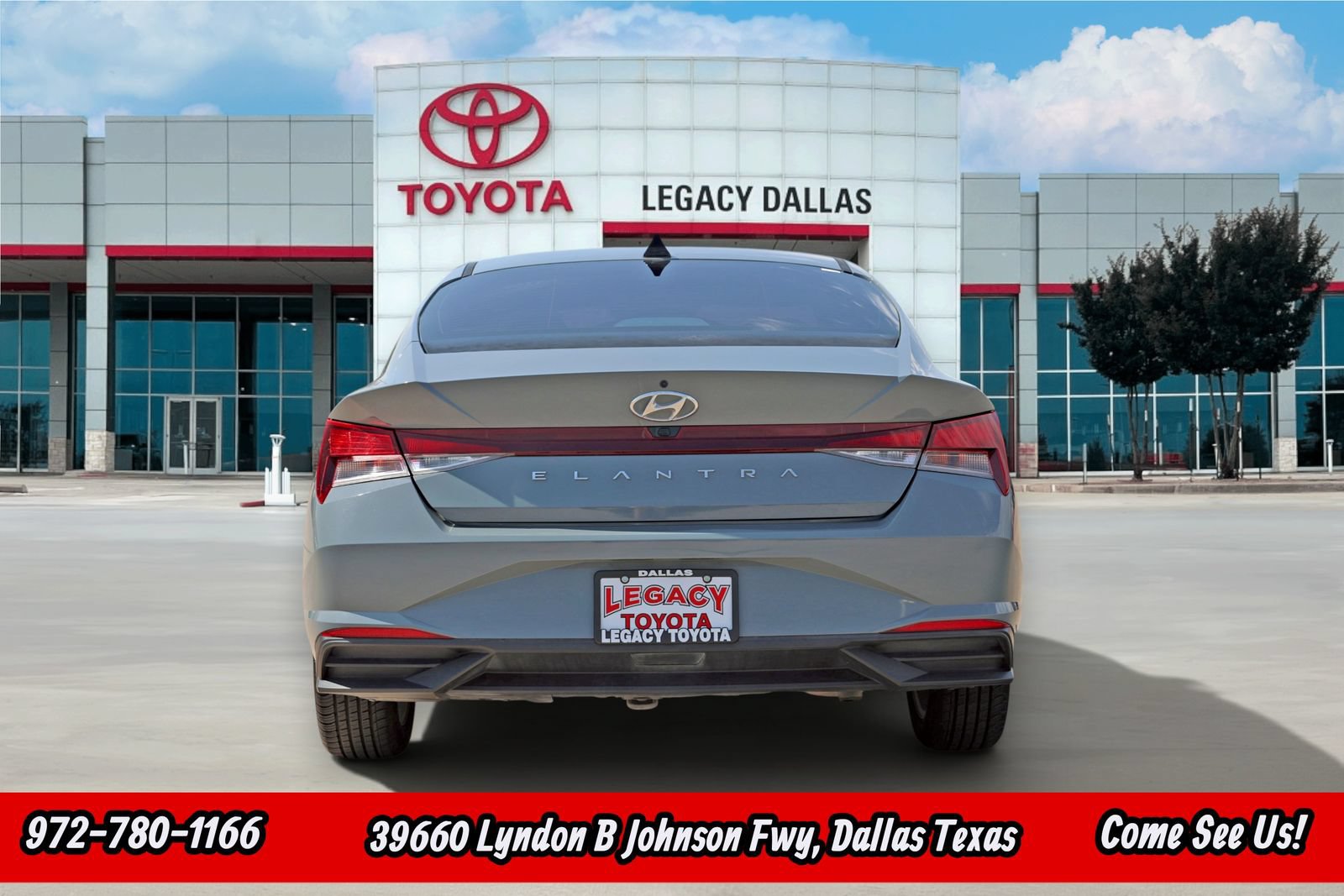 Used 2023 Hyundai Elantra SEL w/ Cargo Package FWD image 8