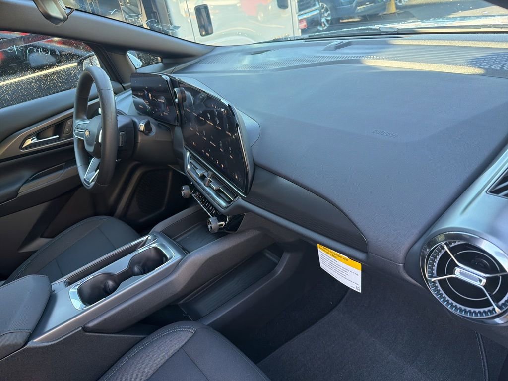 New 2026 Chevrolet Equinox EV LT image 18