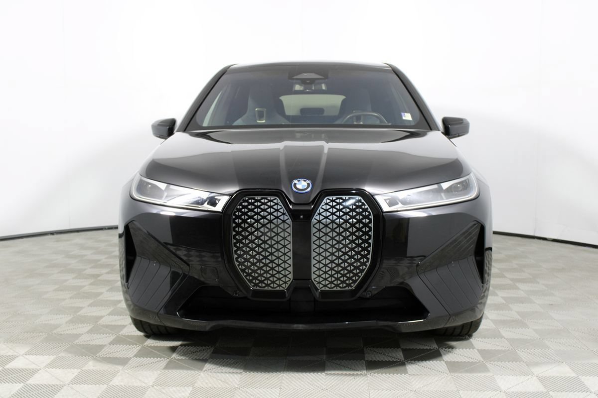 Used 2023 BMW iX xDrive50 w/ Sport Package AWD/4WD image 2