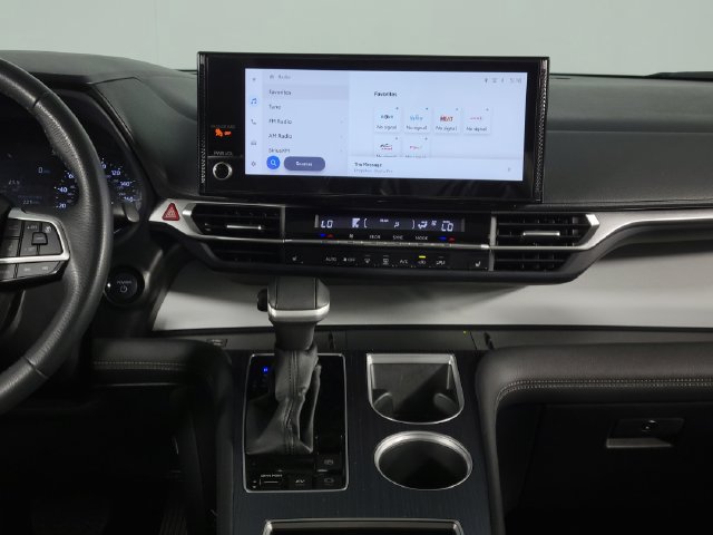 Used 2025 Toyota Sienna XLE w/ XLE Plus Package FWD image 26