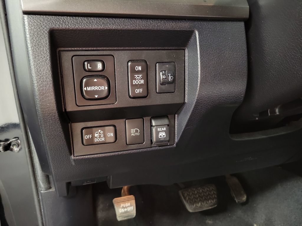 Used 2020 Toyota Tundra SR5 AWD/4WD image 30