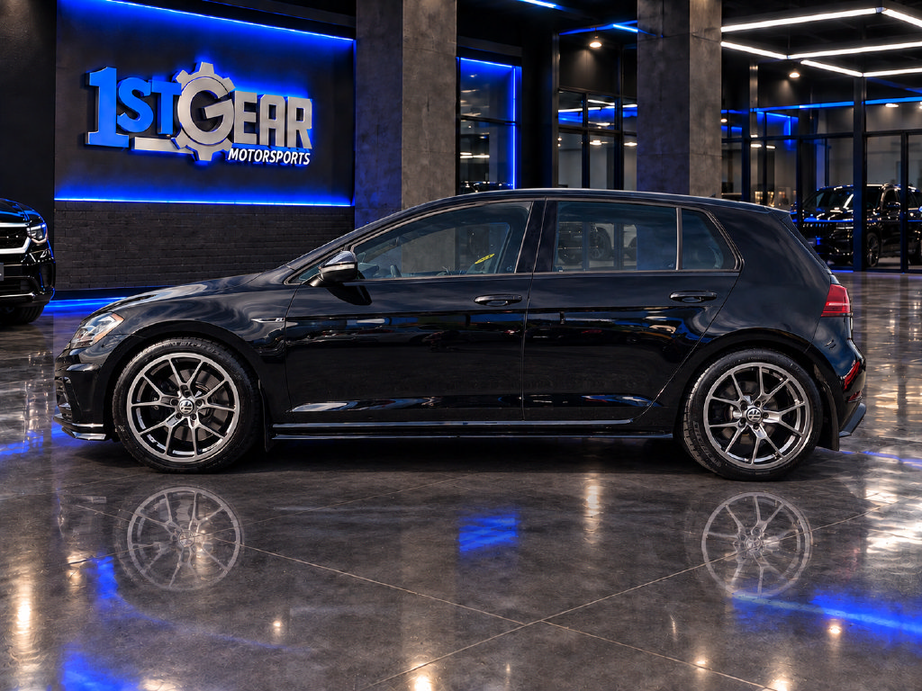 Used 2018 Volkswagen Golf R 4-Door AWD/4WD image 9