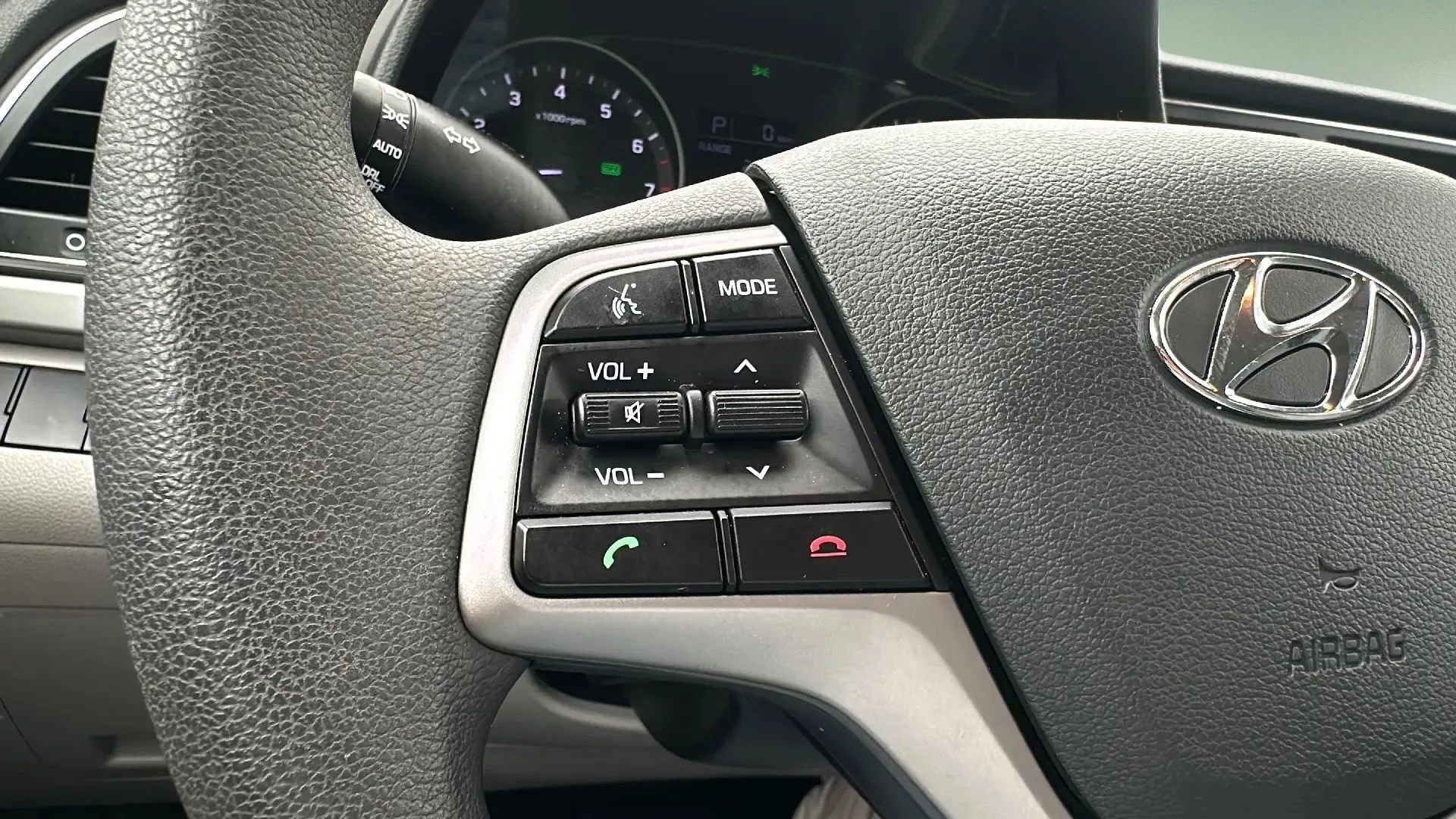 Used 2017 Hyundai Elantra SE image 25