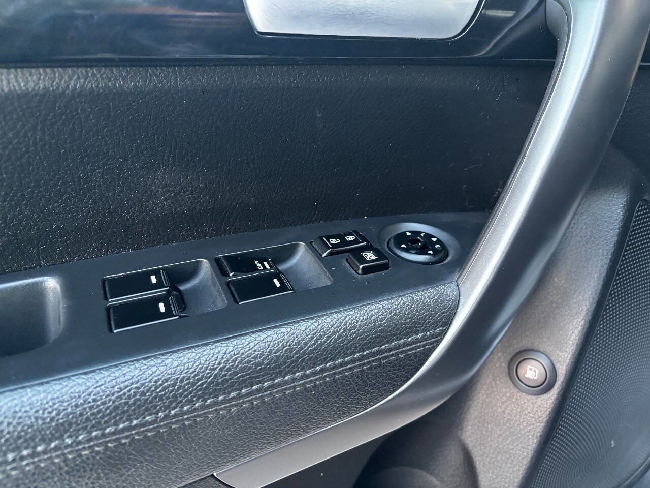 Used 2015 Kia Sorento LX image 17