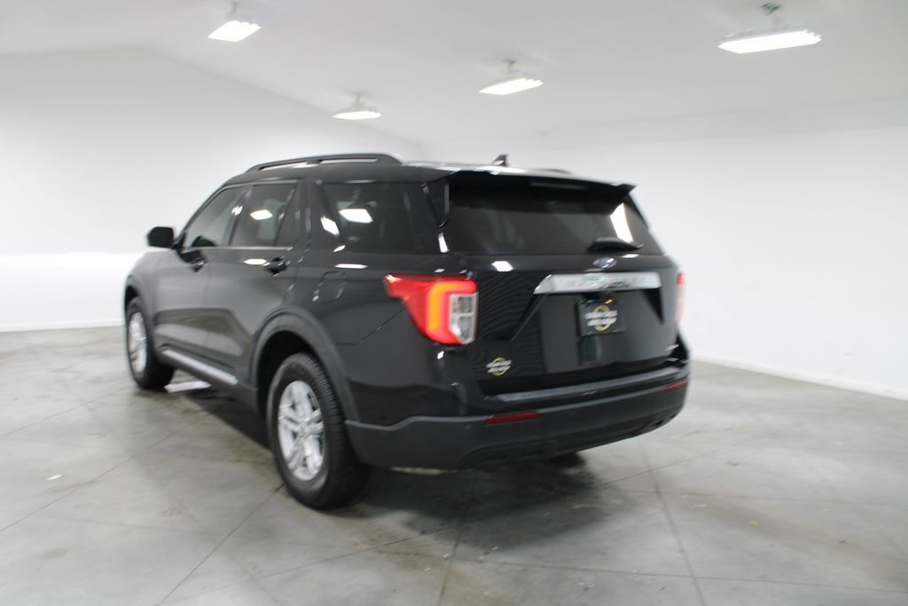 Used 2023 Ford Explorer XLT AWD/4WD image 7