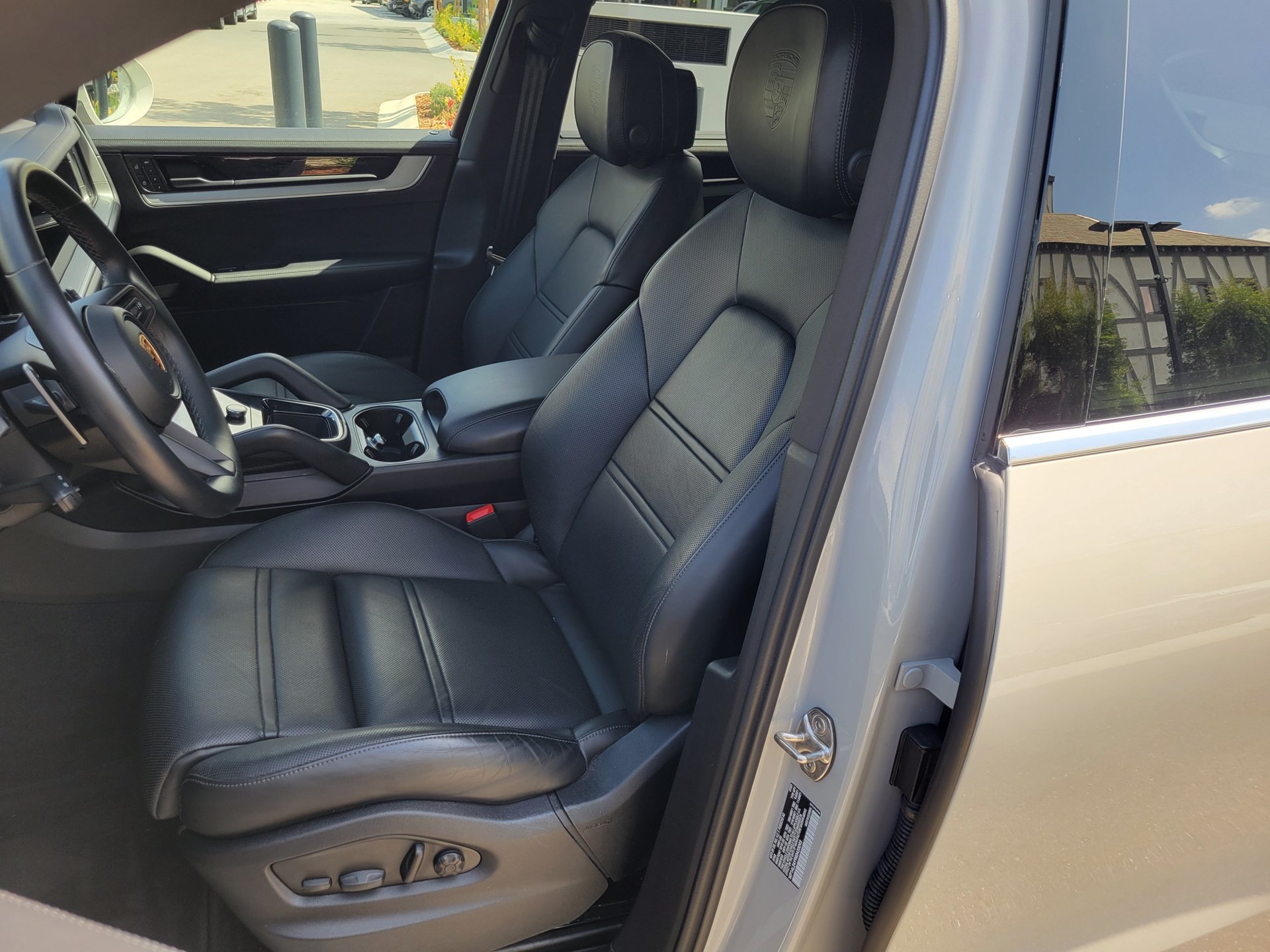Certified 2024 Porsche Cayenne S AWD/4WD image 5