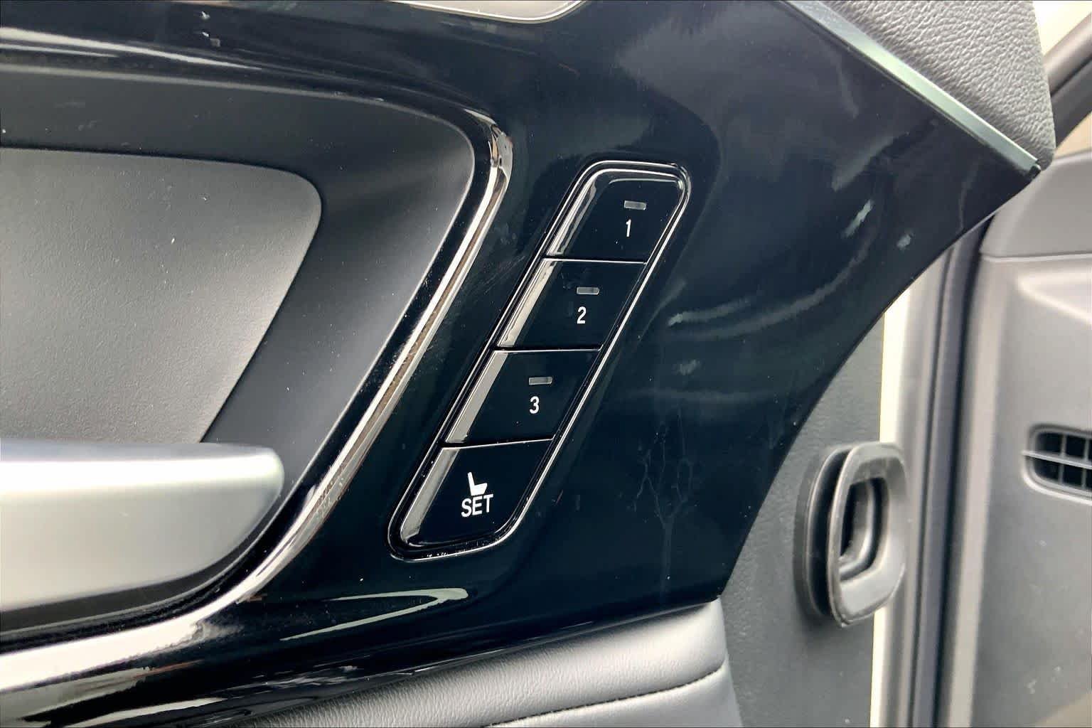 New 2026 Acura MDX w/ Technology Package FWD image 18