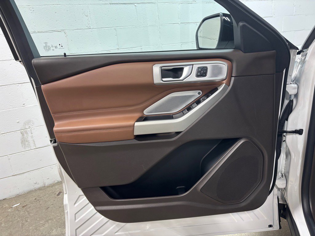 Used 2021 Ford Explorer King Ranch w/ Premium Technology Package image 24