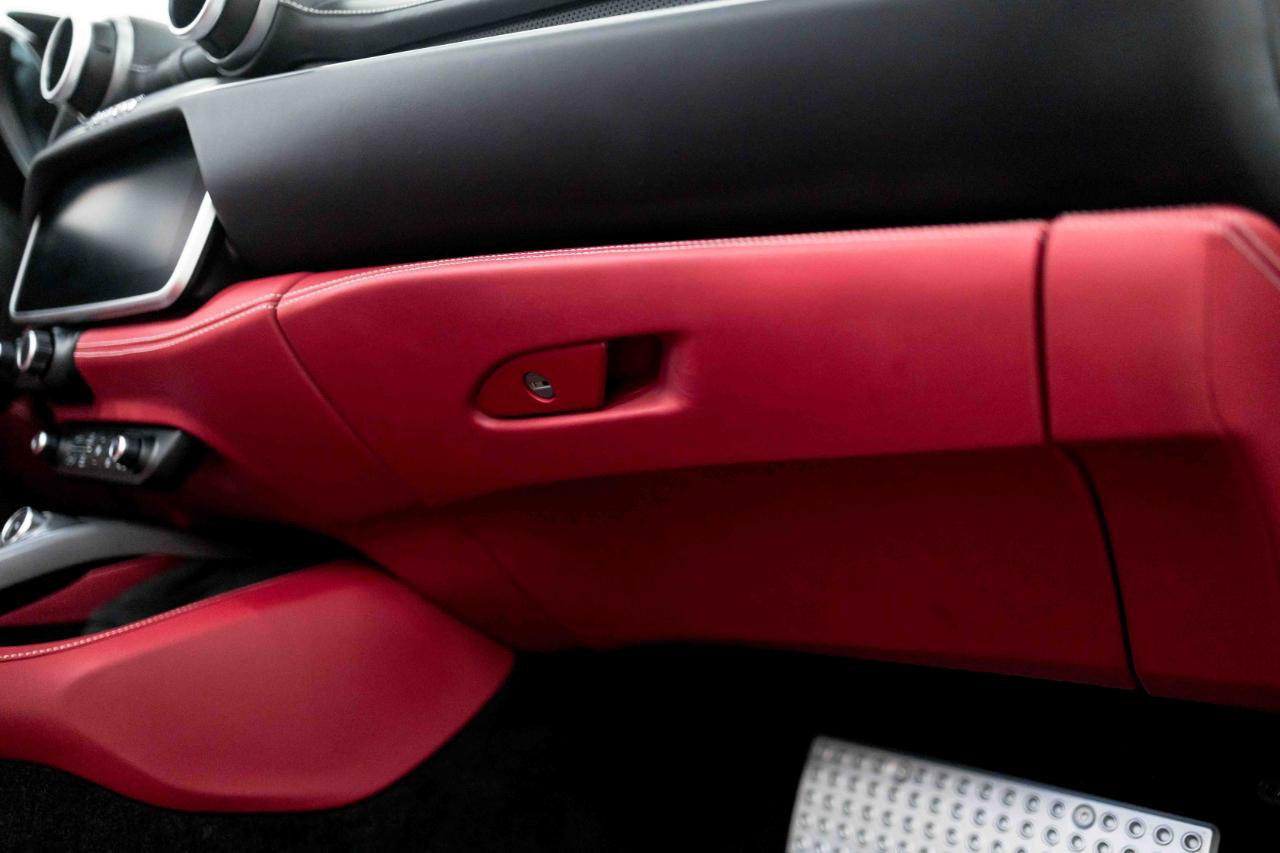 Used 2020 Ferrari Portofino RWD image 92