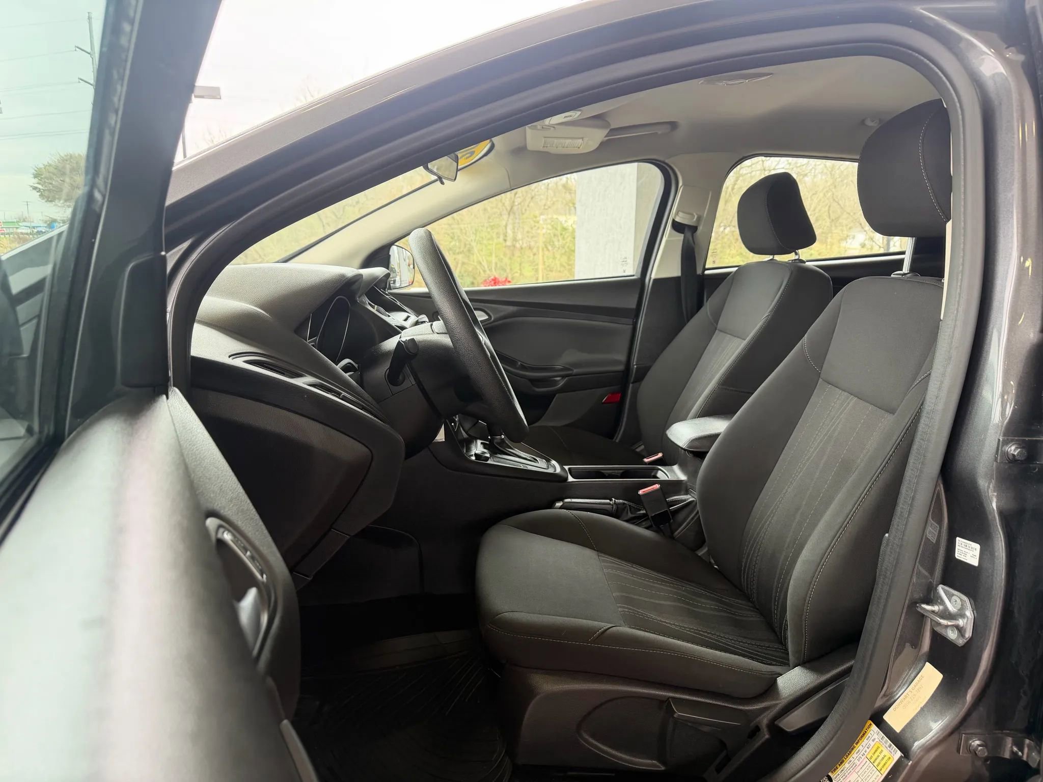 Used 2017 Ford Focus SE image 8