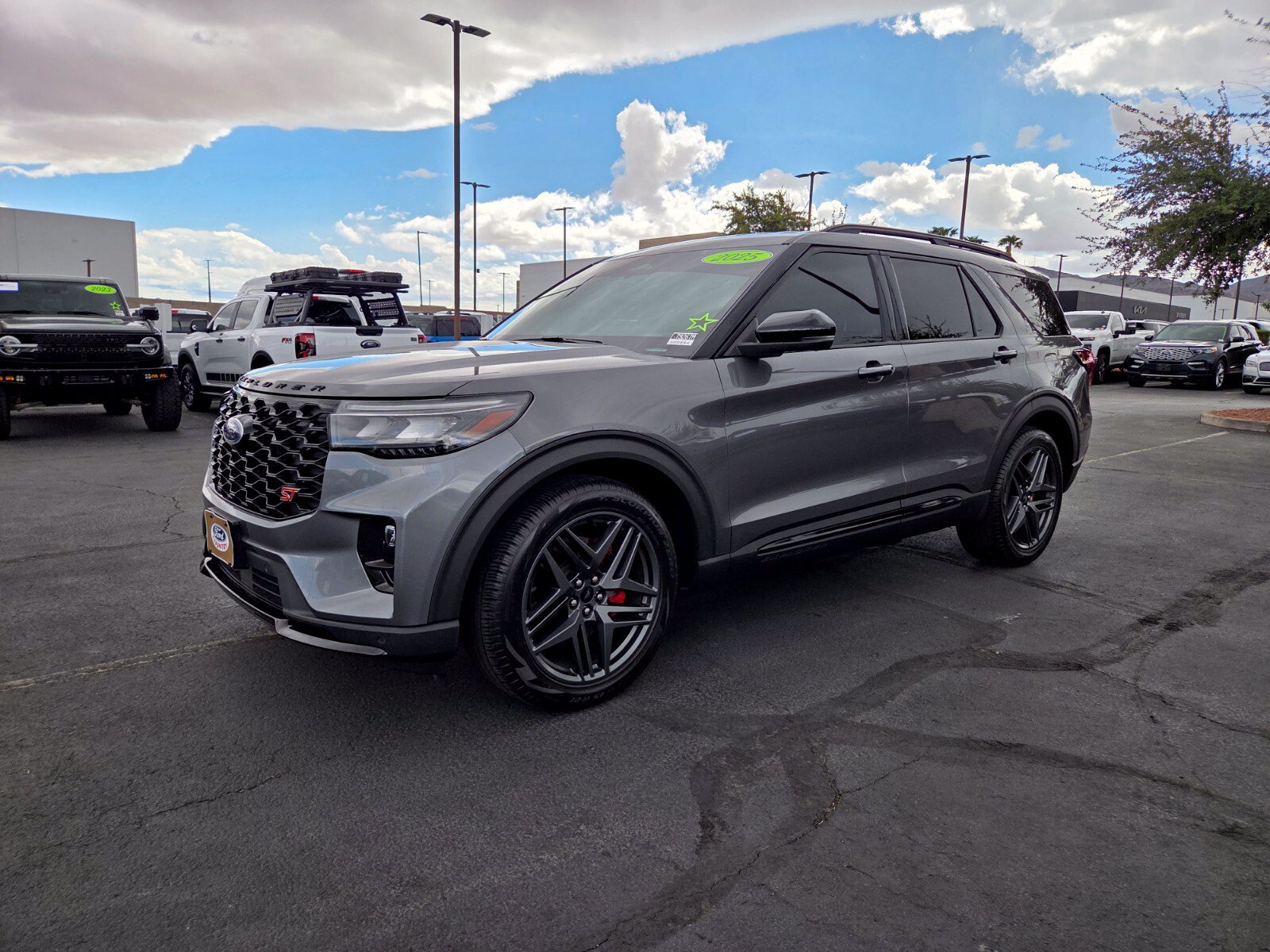 Used 2025 Ford Explorer ST AWD/4WD image 2