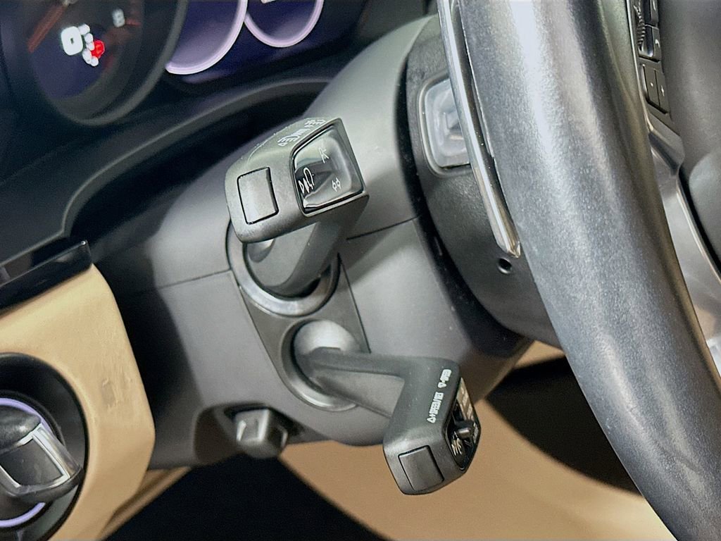 Certified 2022 Porsche Cayenne Platinum Edition image 11