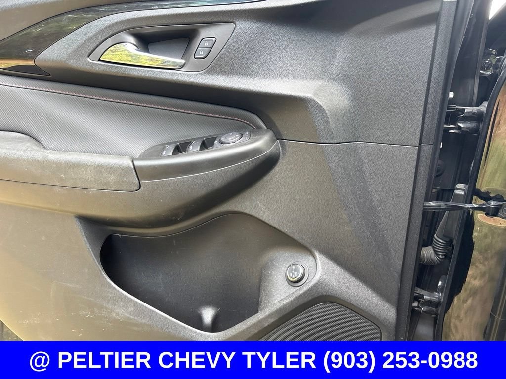 Used 2022 Chevrolet TrailBlazer RS w/ Sun and Liftgate Package FWD image 12