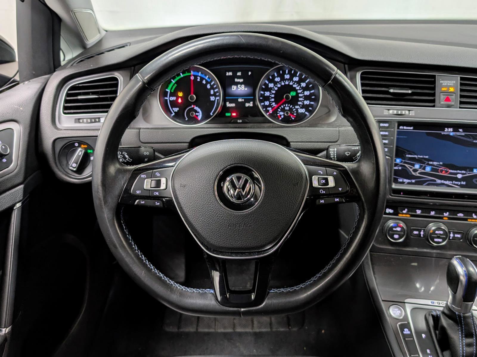Used 2016 Volkswagen e-Golf SEL Premium w/ Driver Assistance Package FWD image 29