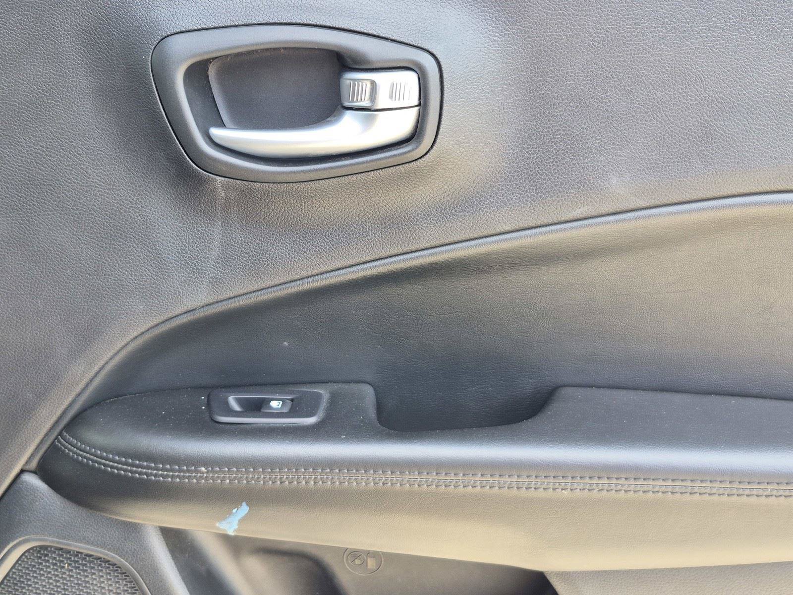 Used 2019 Jeep Compass Latitude FWD image 9