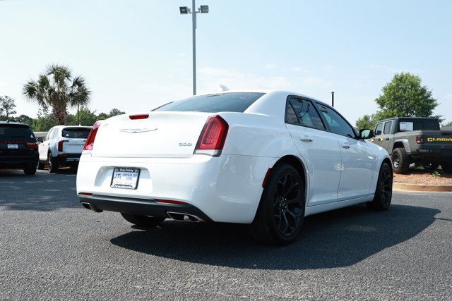 Used 2019 Chrysler 300 Touring w/ Sport Appearance Package RWD image 6