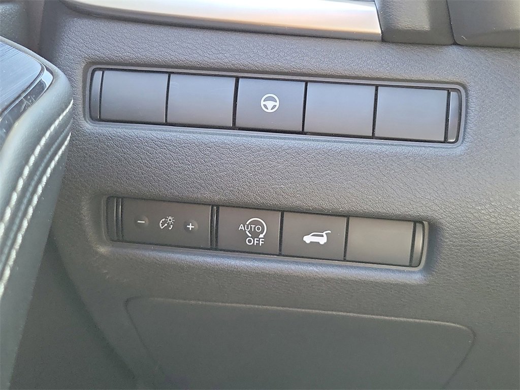 Used 2024 Nissan Rogue SV image 24