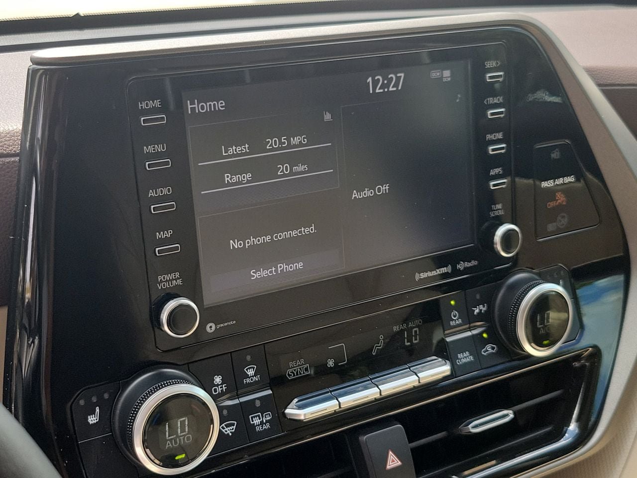 Used 2021 Toyota Highlander XLE FWD image 25