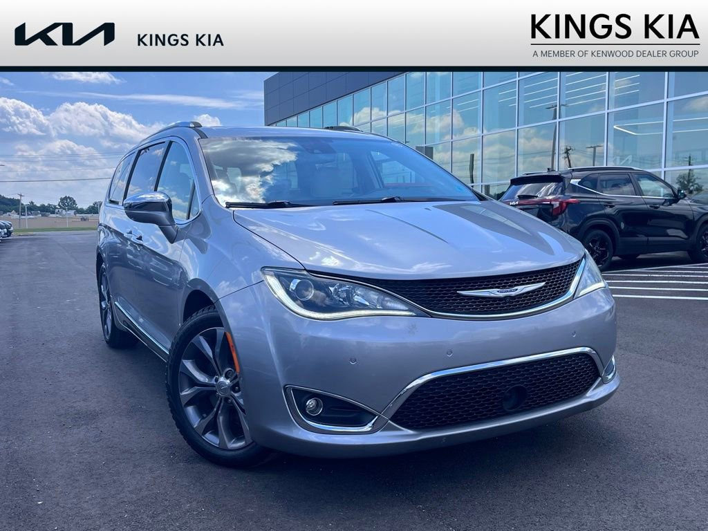 Used 2019 Chrysler Pacifica Limited w/ Tire & Wheel Group