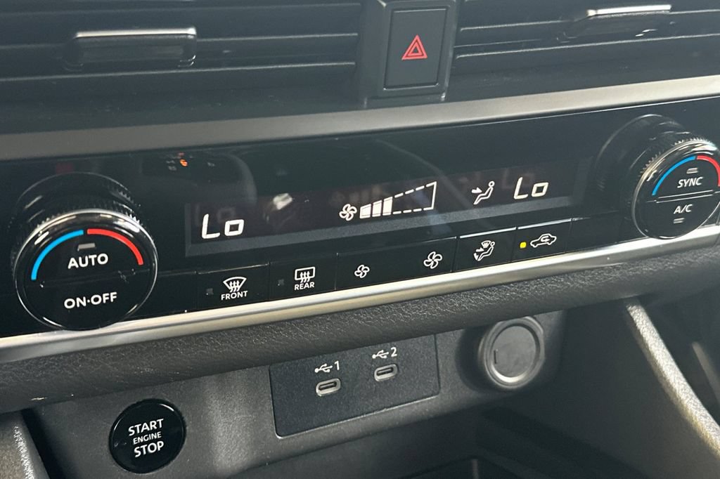 Used 2024 Nissan Rogue SV AWD/4WD image 23