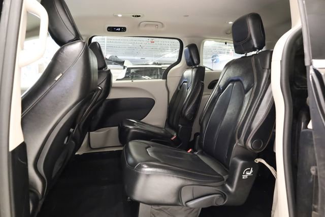 Used 2020 Chrysler Pacifica Touring-L image 27