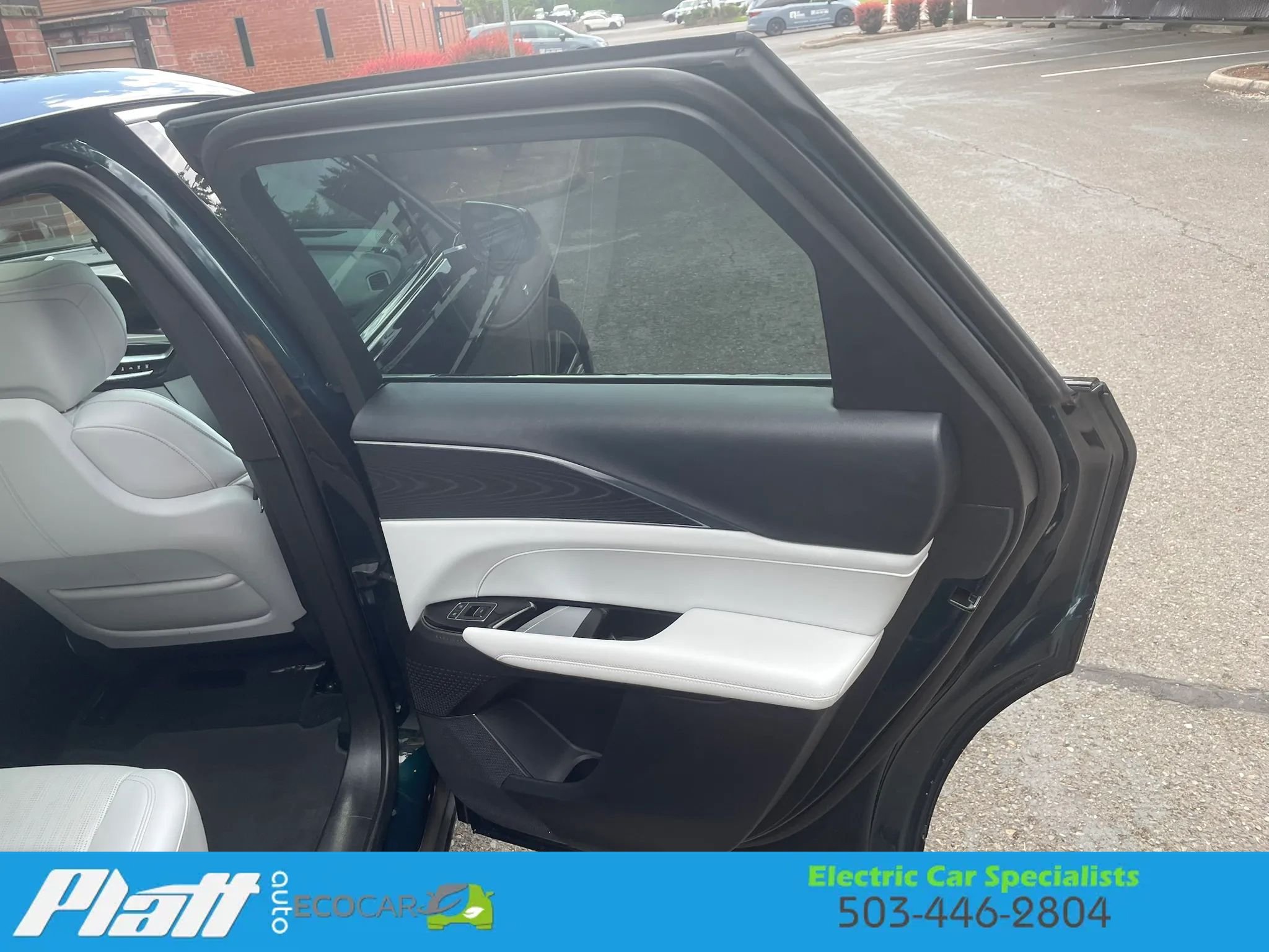 Used 2024 Cadillac Lyriq Luxury AWD/4WD image 44