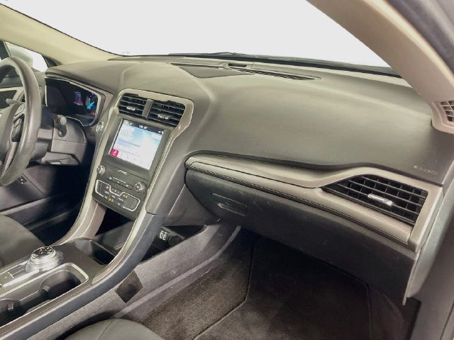 Used 2019 Ford Fusion SE FWD image 29